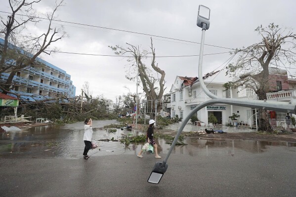 台风八木在越南造成14人死亡，官员警告暴雨可能引发洪水