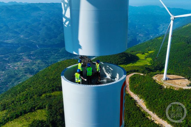 重庆黔江：高山风电场建设忙